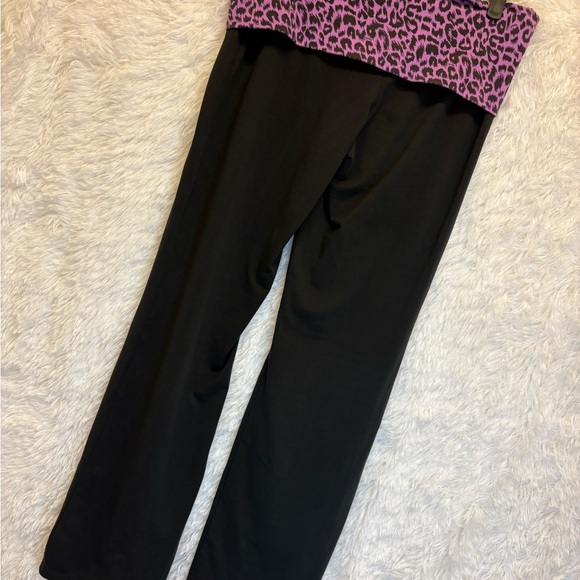PINK By Victoria’s Secret | Black Yoga Pants with Pink Leopard Print Waistband 💜 - Picture 14 of 16